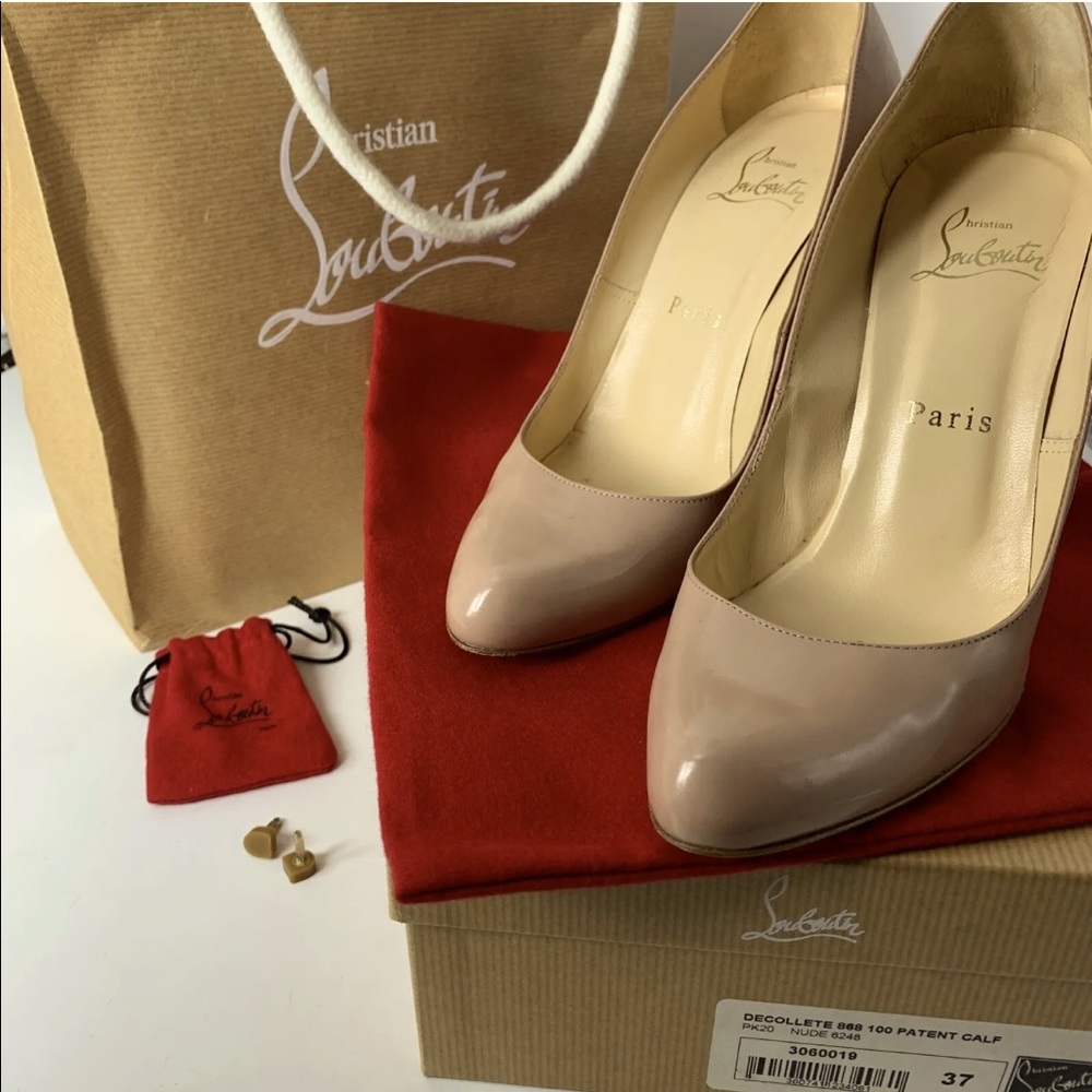 Christian Louboutin Décolleté nude heels size 37